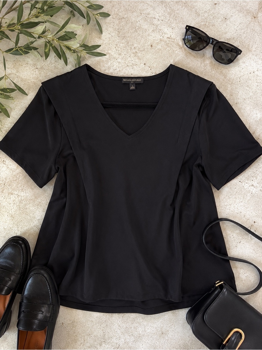 Banana Republic Black V-Neck Structured Shoulder Top Small